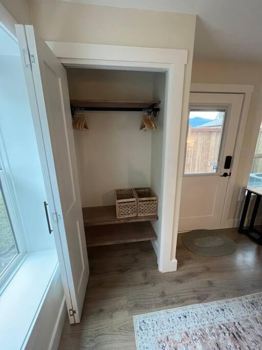 Modern Studio With Soft Tub And Mountain Views - Ratcliffe Guest Suite Дънкан Екстериор снимка