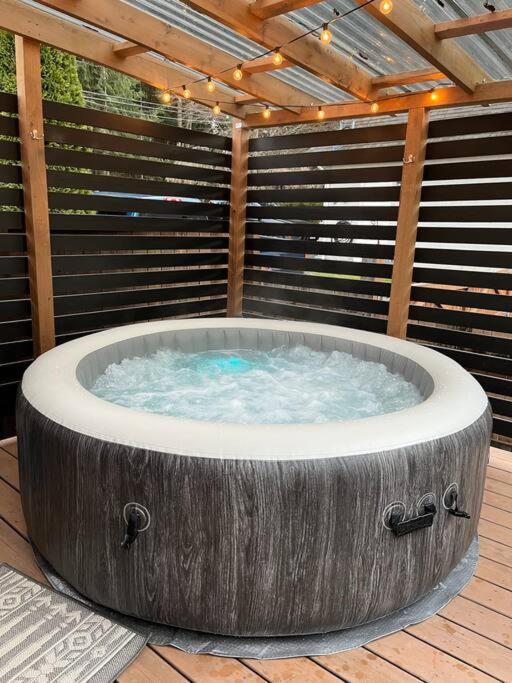 Modern Studio With Soft Tub And Mountain Views - Ratcliffe Guest Suite Дънкан Екстериор снимка